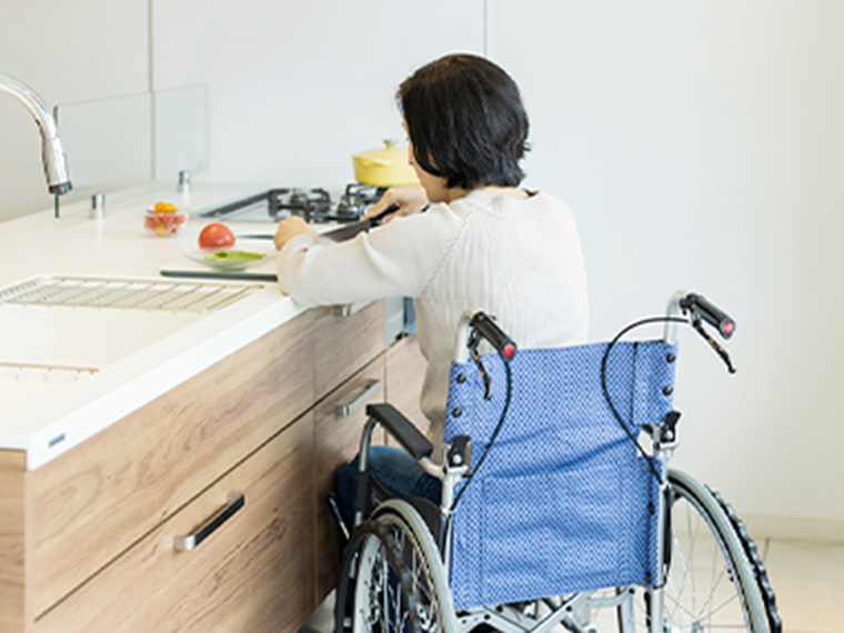 ケガや病気で動けず、家事や身の回りのことがままならない